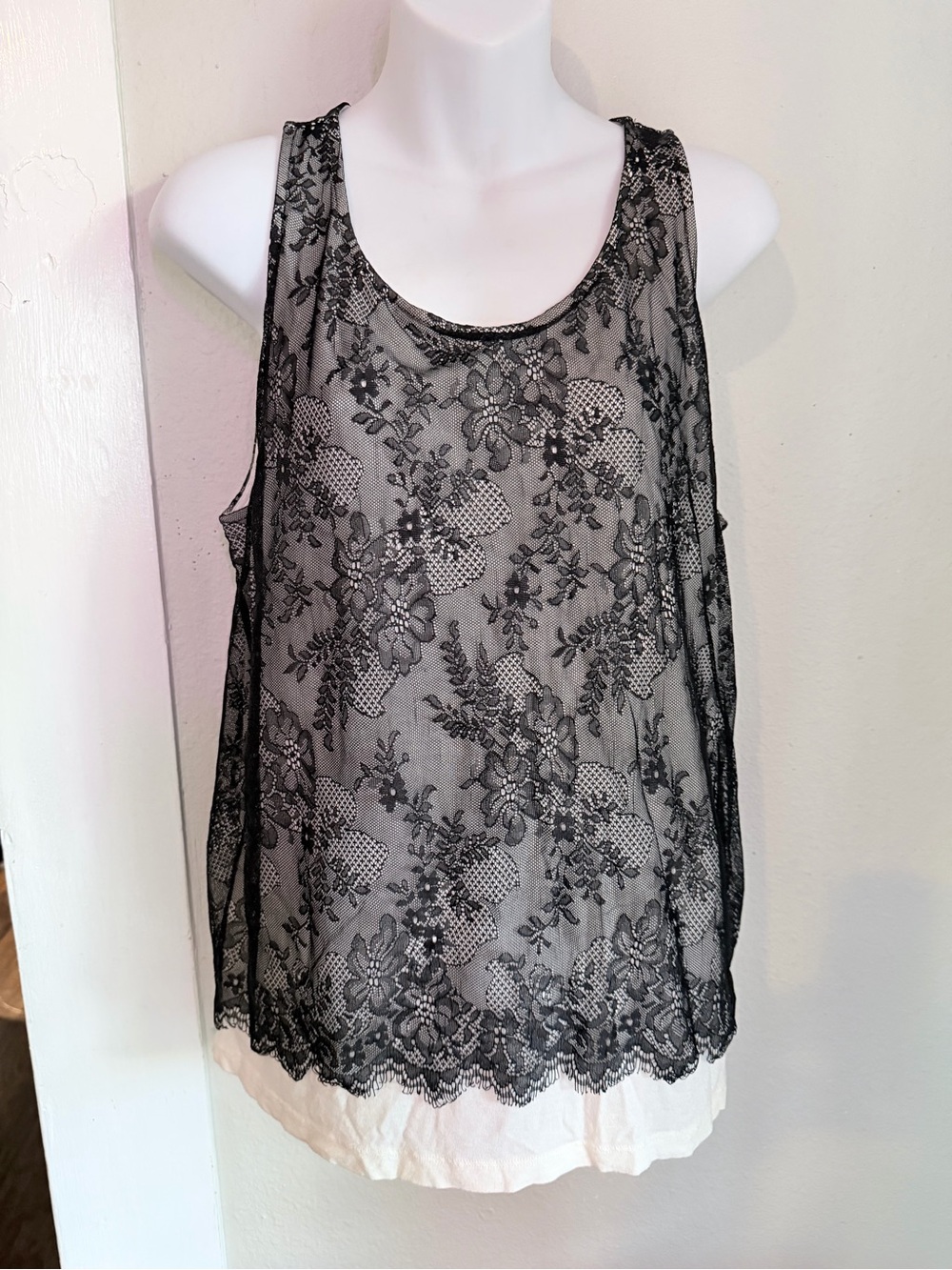 Ann Taylor Loft black floral lace overlay tank top Large